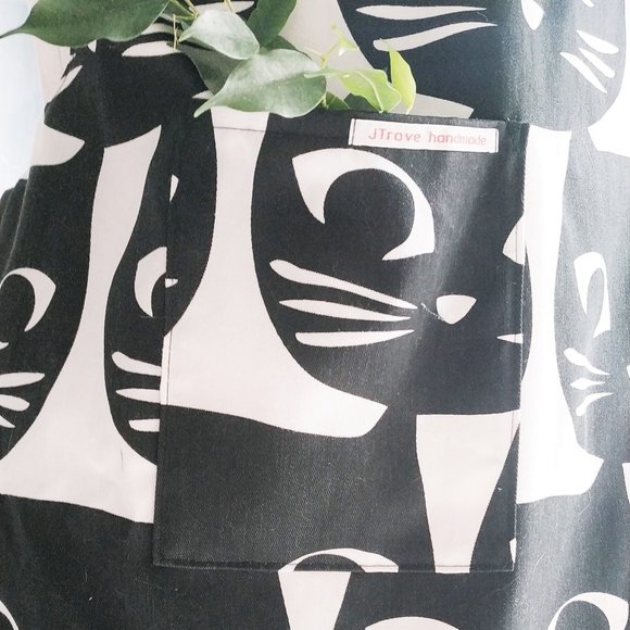 Womens Japanese CrossBack Apron. Cat lovers apron. No Ties Apron. Upcycled apron - Picture 6 of 8